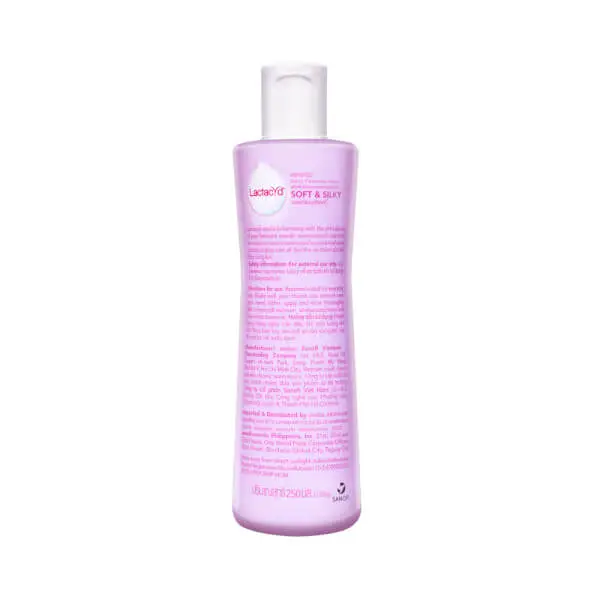 Dung dịch vệ sinh phụ nữ Lactacyd Soft & Silky giữ ẩm chai 250ml