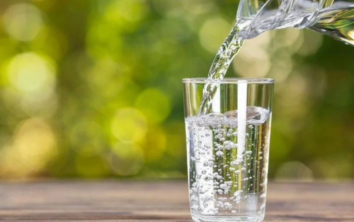 Điều gì xảy ra với cơ thể khi bạn uống quá nhiều nước?