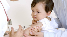 Chỗ tiêm ngừa của bé bị sưng cứng: Nguyên nhân và hướng xử trí