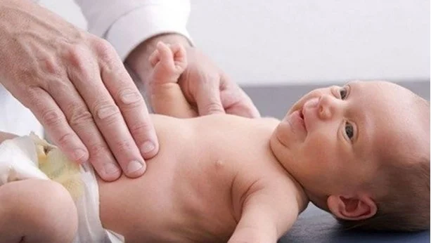 Trẻ bị còi xương do thiếu chất gì? Nên cho trẻ ăn gì?