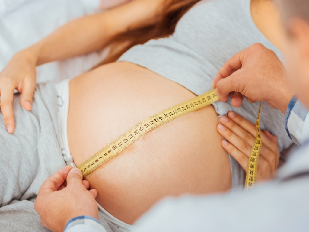 Bảng cân nặng thai nhi theo tuần: Bảng chuẩn WHO mới nhất 2025