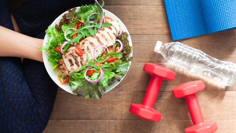 5 chất dinh dưỡng giúp xây dựng cơ bắp ngoài protein