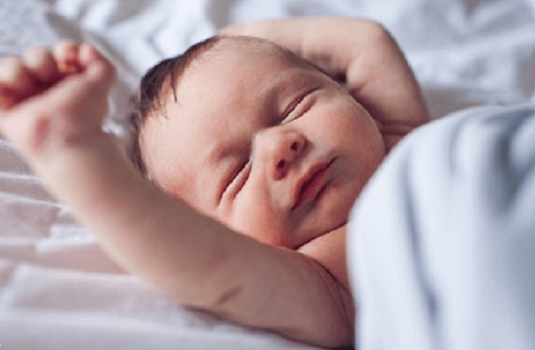 8 mẹo giúp trẻ sơ sinh không bị vặn mình dứt điểm