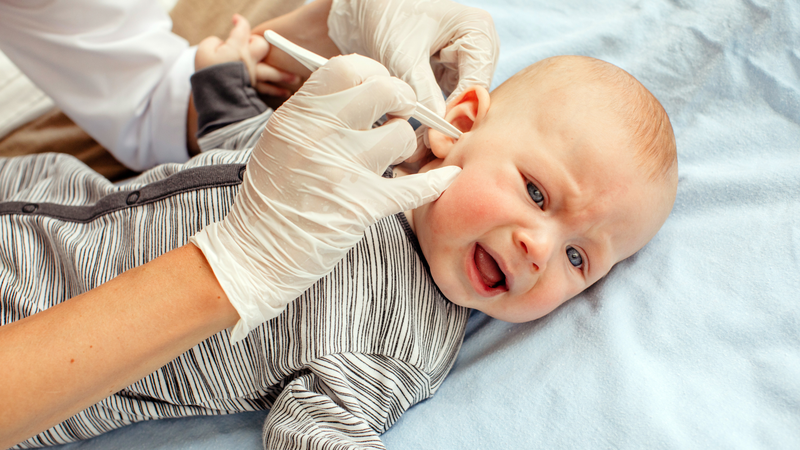 Có nên lấy ráy tai cho trẻ sơ sinh​ không ?