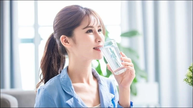 Cách tính lượng nước cần uống mỗi ngày và lưu ý khi uống