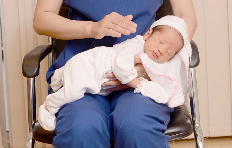 Cách vỗ ợ hơi cho trẻ sơ sinh đúng cách nhất