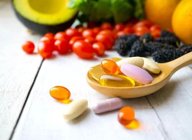 Uống vitamin có hại gan không? Không nên dùng vitamin nào nhiều ?
