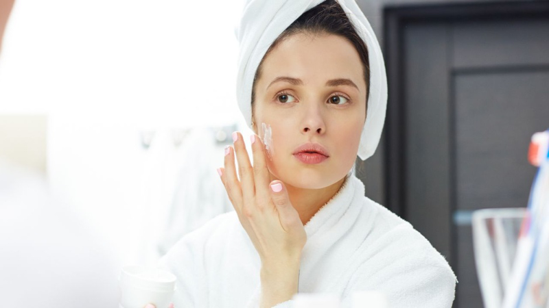 Hyaluronic Acid có tác dụng gì với da? Bí quyết dưỡng ẩm và trẻ hóa làn da hiệu quả