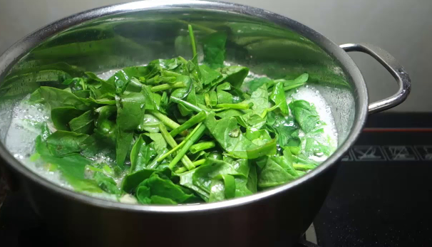 5 nhóm người không nên ăn nhiều rau mồng tơi