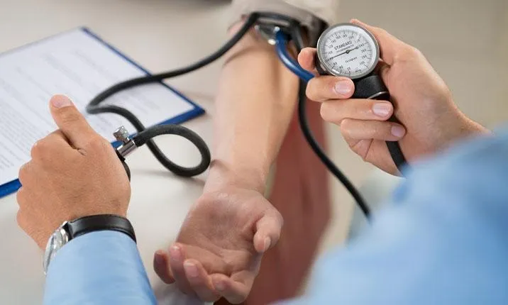5 cách giữ an toàn trong mùa nắng nóng cho người tăng huyết áp