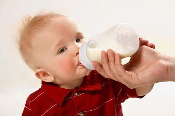 Dinh dưỡng trẻ 1 tháng như thế nào cho phù hợp?