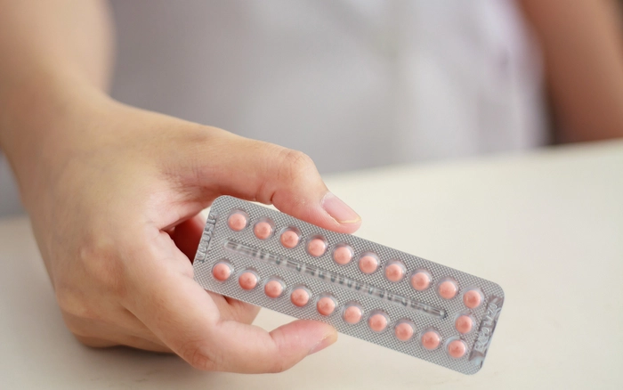 Sau sinh chưa có kinh nguyệt có uống thuốc tránh thai được không ?