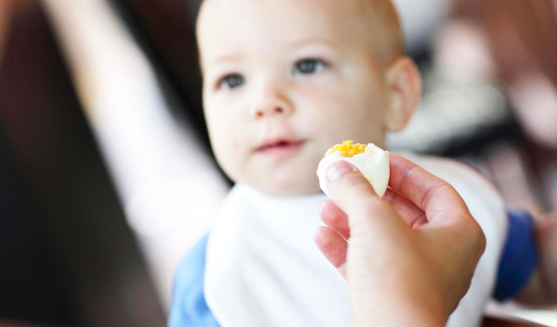 Trẻ bị ho có ăn được trứng gà không? Nên ăn và không nên ăn gì?