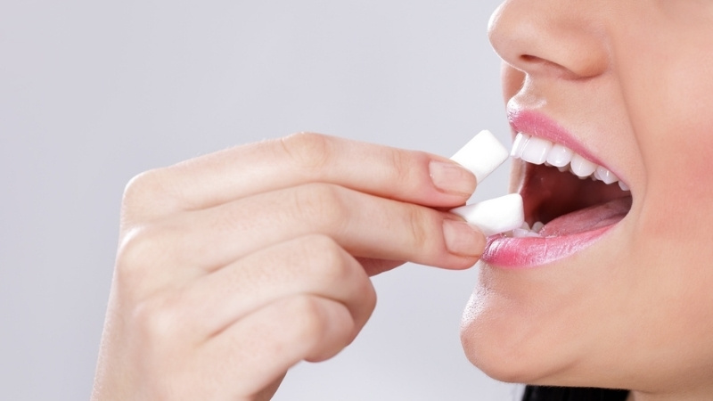 Nhai kẹo Xylitol có tốt không? Lợi ích và cách dùng đúng