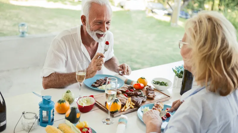 Xây dựng chế độ dinh dưỡng cho người cao tuổi